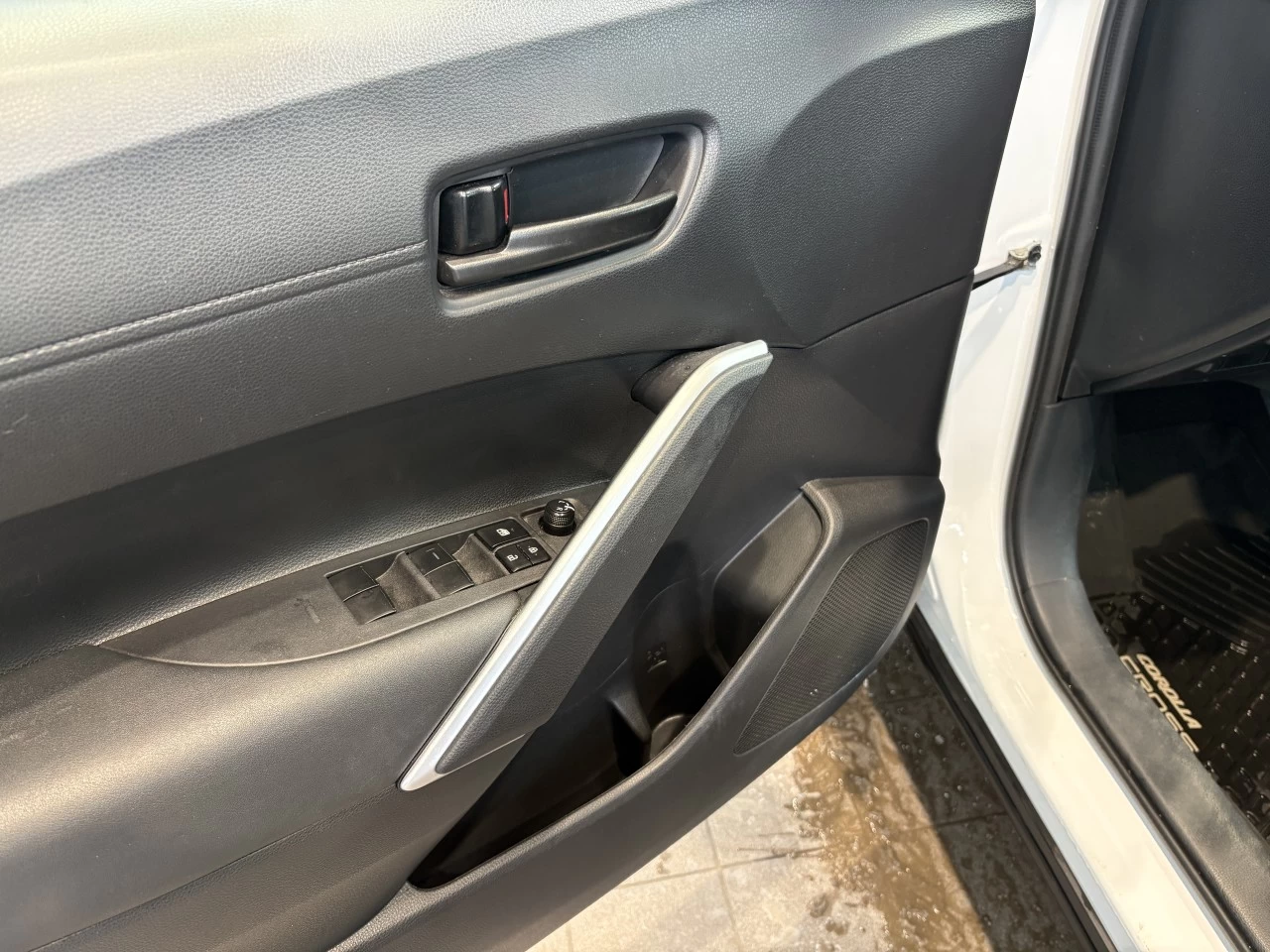 2023 Toyota Corolla Cross LE Image principale