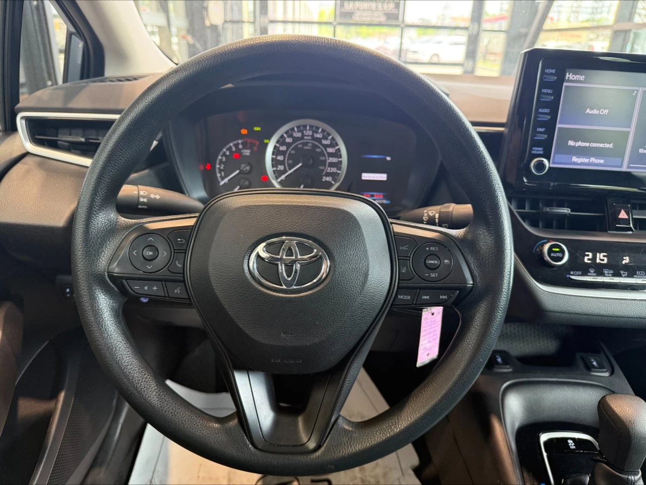 2022 Toyota Corolla LE https://www.acuramontrealcentre.com/resize/b990ff35b810a3abc0cc817b2ca24889-1