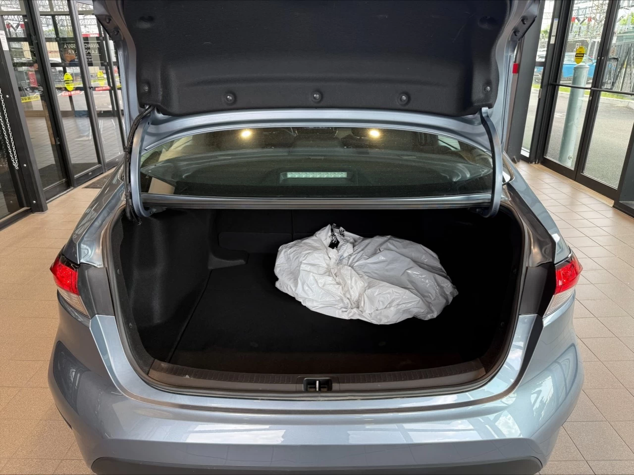 2022 Toyota Corolla LE https://www.acuramontrealcentre.com/resize/b990ff35b810a3abc0cc817b2ca24889-1