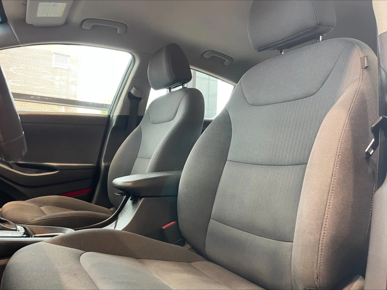 2020 Hyundai Ioniq Preferred https://www.acuramontrealcentre.com/resize/b990ff35b810a3abc0cc817b2ca24889-1