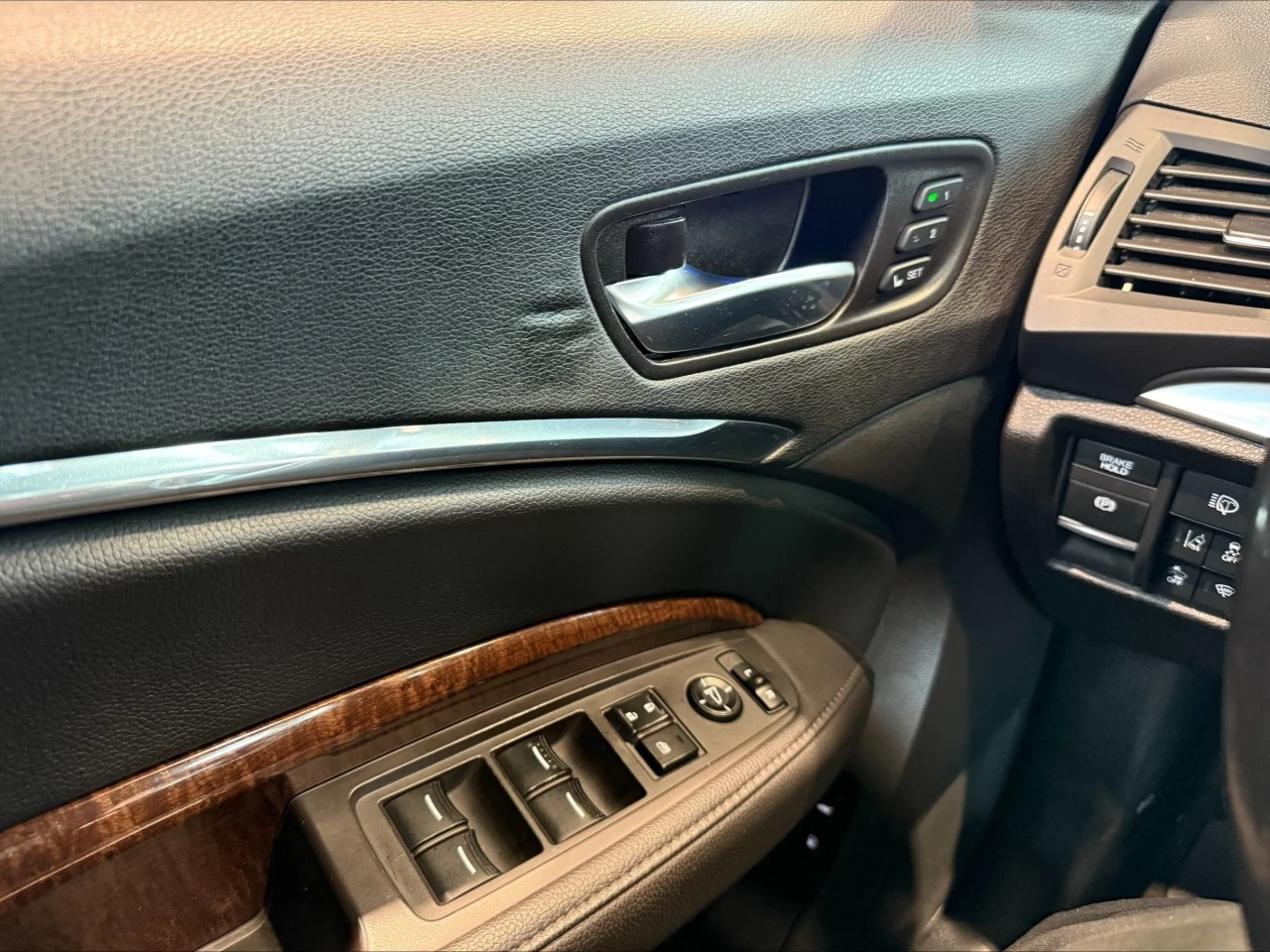 2017 Acura MDX SH-AWD 4dr https://www.acuramontrealcentre.com/resize/b990ff35b810a3abc0cc817b2ca24889-1