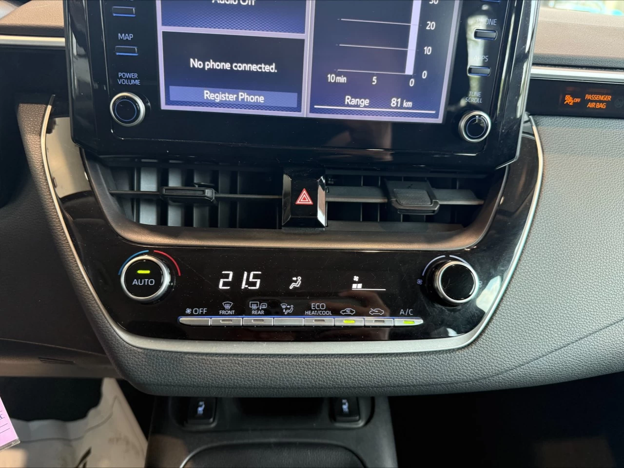 2022 Toyota Corolla LE https://www.acuramontrealcentre.com/resize/b990ff35b810a3abc0cc817b2ca24889-1