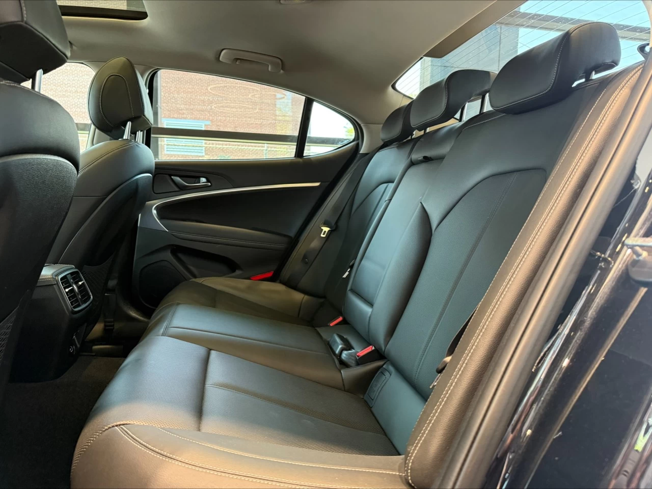 2021 Genesis G70 2.0T Advanced https://www.acuramontrealcentre.com/resize/b990ff35b810a3abc0cc817b2ca24889-1