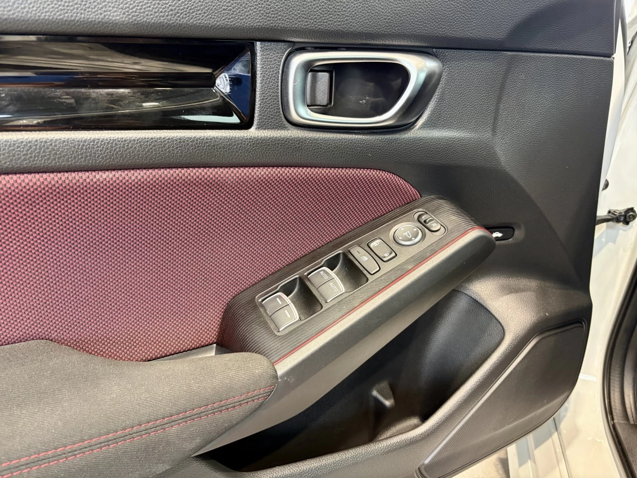 2022 Honda Civic Si berline Manual https://www.acuramontrealcentre.com/resize/b990ff35b810a3abc0cc817b2ca24889-1