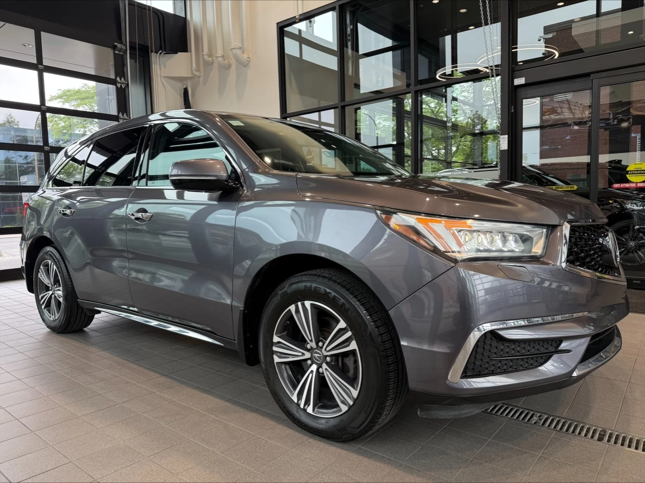 2017 Acura MDX SH-AWD 4dr https://www.acuramontrealcentre.com/resize/b990ff35b810a3abc0cc817b2ca24889-1