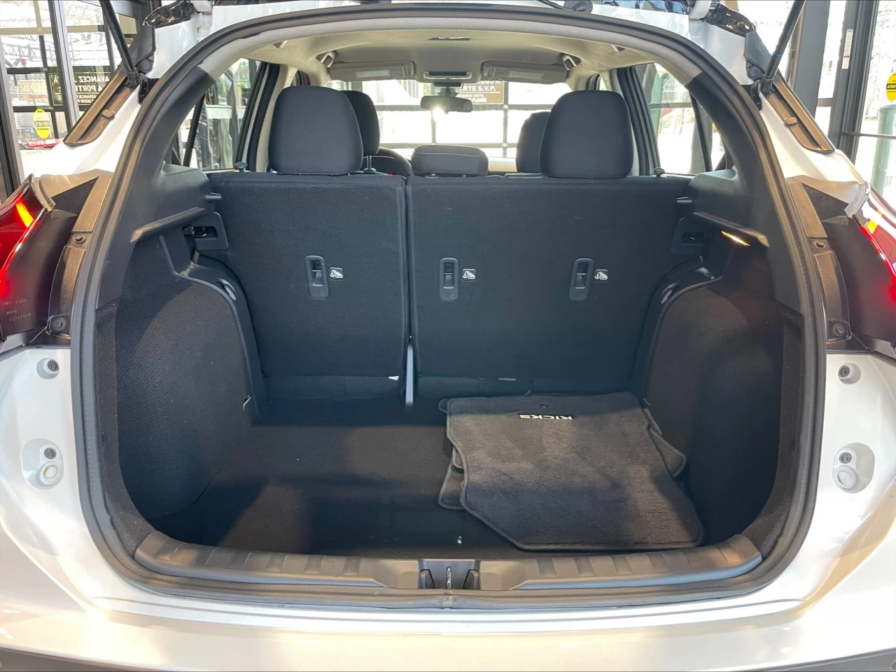 2024 Nissan Kicks SV https://www.acuramontrealcentre.com/resize/b990ff35b810a3abc0cc817b2ca24889-1
