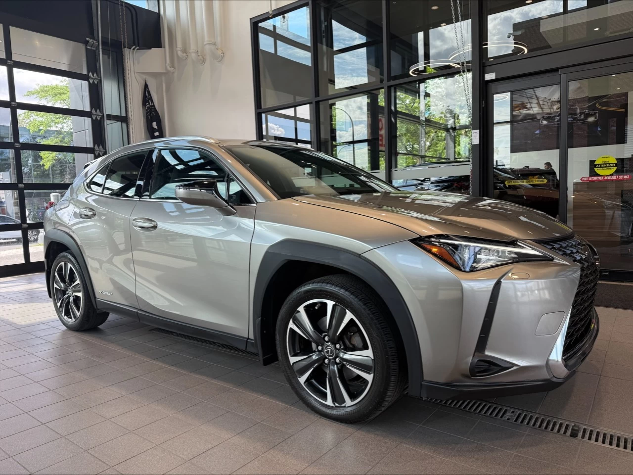 2021 Lexus UX250h UX 250h https://www.acuramontrealcentre.com/resize/b990ff35b810a3abc0cc817b2ca24889-1