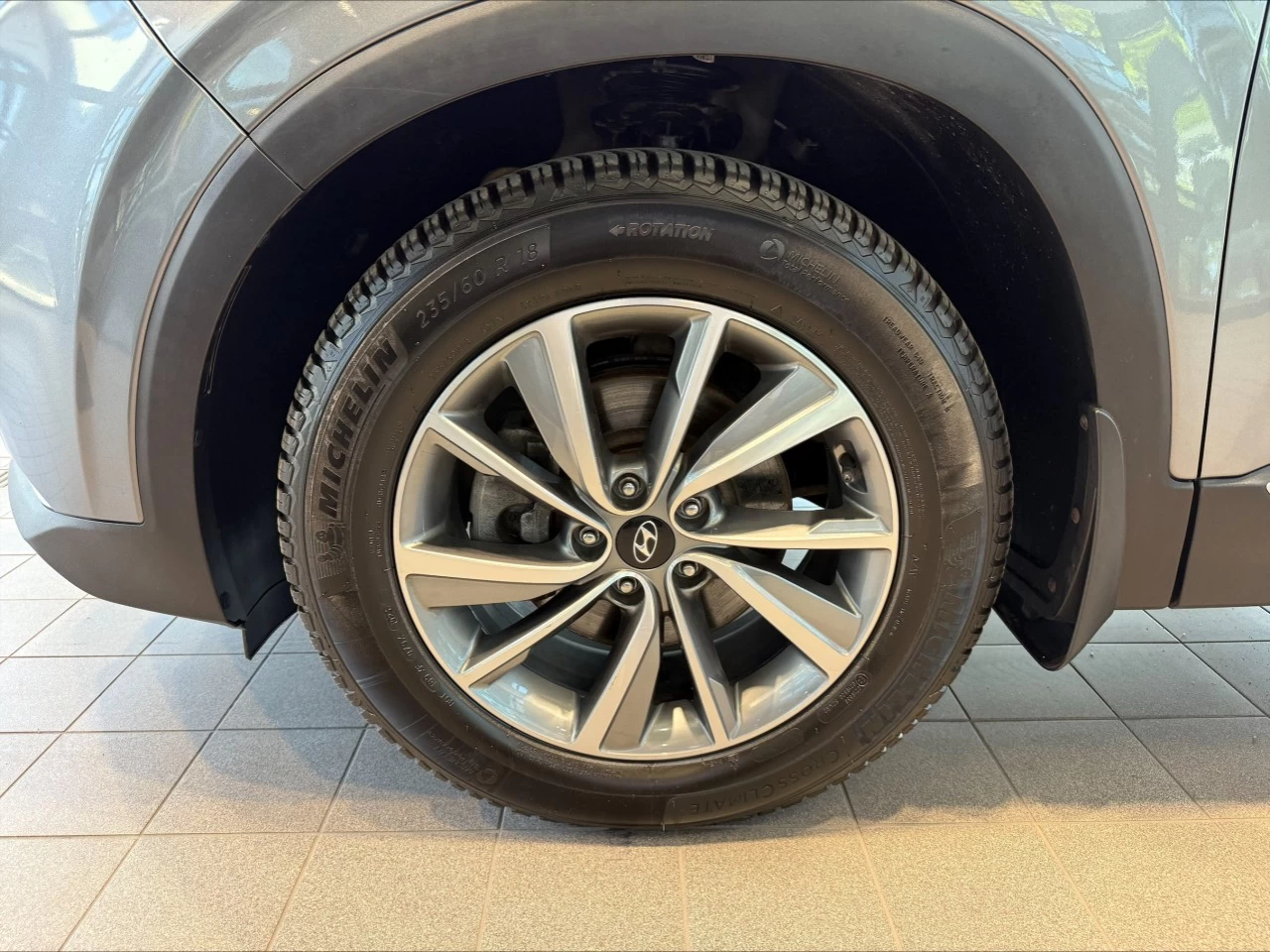 2019 Hyundai Santa Fe Luxury https://www.acuramontrealcentre.com/resize/b990ff35b810a3abc0cc817b2ca24889-1