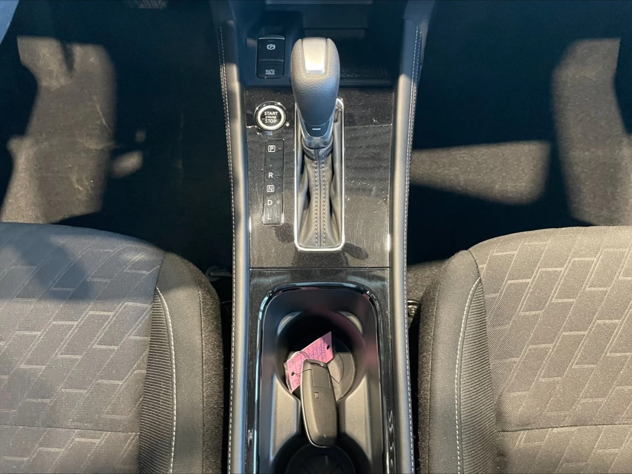 2024 Nissan Kicks SV https://www.acuramontrealcentre.com/resize/b990ff35b810a3abc0cc817b2ca24889-1