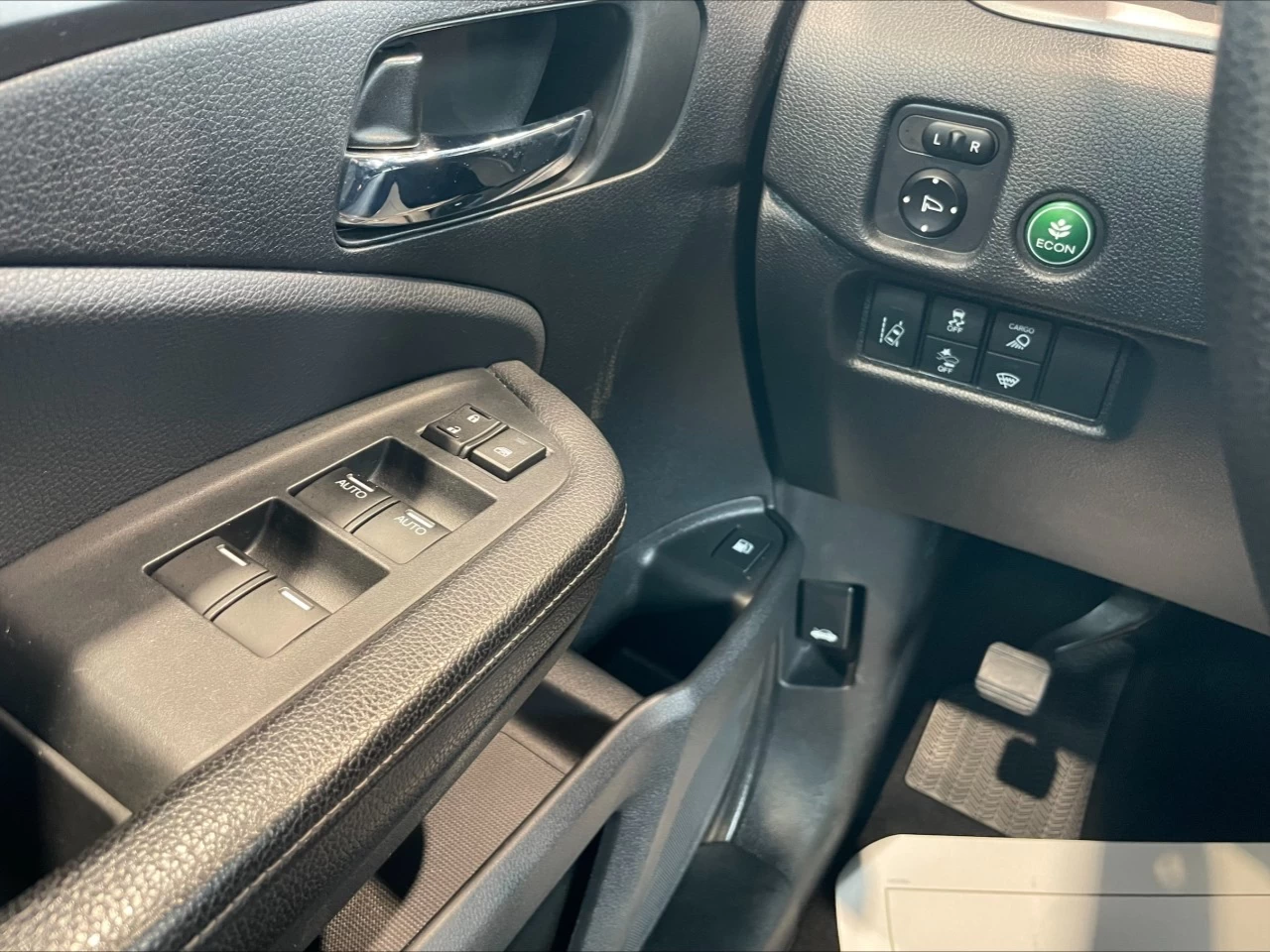 2017 Honda Ridgeline Sport https://www.acuramontrealcentre.com/resize/b990ff35b810a3abc0cc817b2ca24889-1