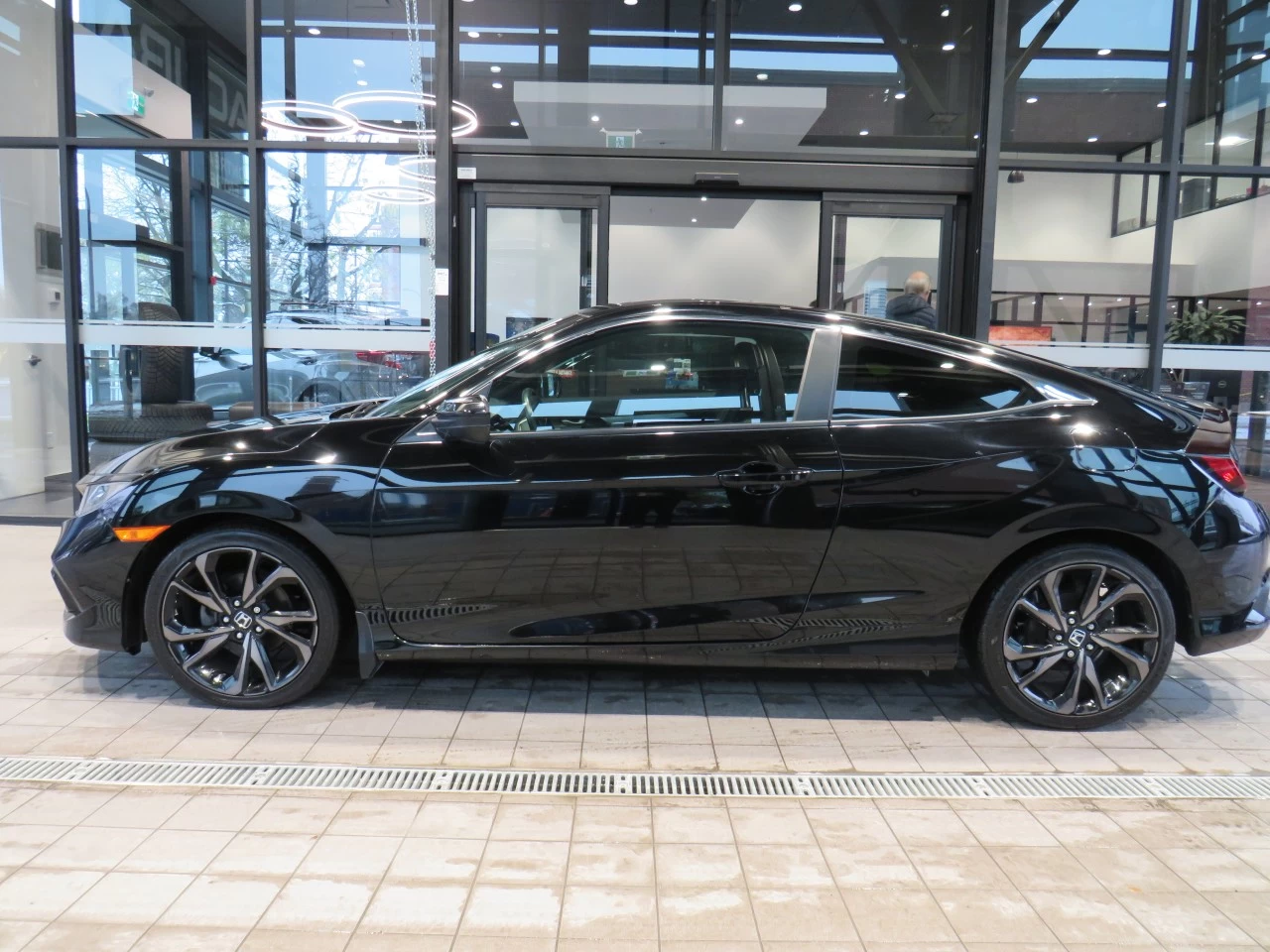 2020 Honda Civic Sport https://www.acuramontrealcentre.com/resize/b990ff35b810a3abc0cc817b2ca24889-1