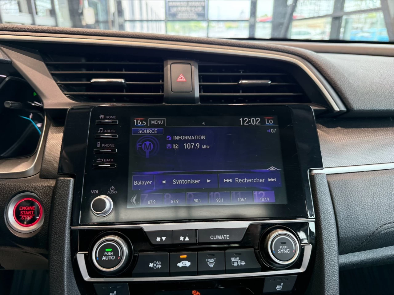 2020 Honda Civic EX https://www.acuramontrealcentre.com/resize/b990ff35b810a3abc0cc817b2ca24889-1