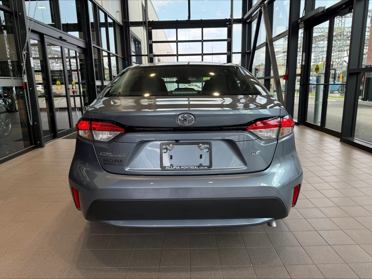 2022 Toyota Corolla LE https://www.acuramontrealcentre.com/resize/b990ff35b810a3abc0cc817b2ca24889-1