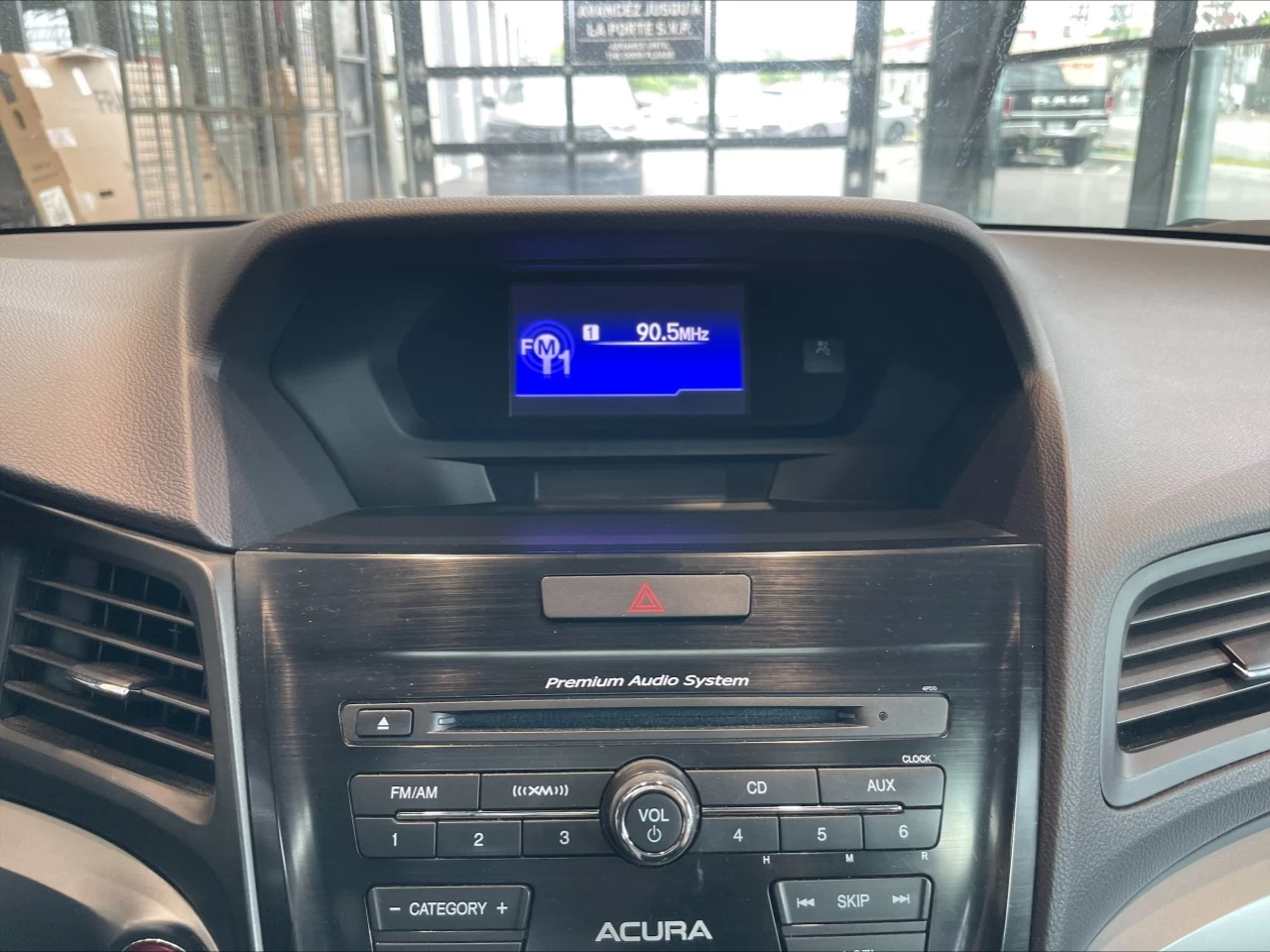 2015 Acura ILX Premium Pkg https://www.acuramontrealcentre.com/resize/b990ff35b810a3abc0cc817b2ca24889-1