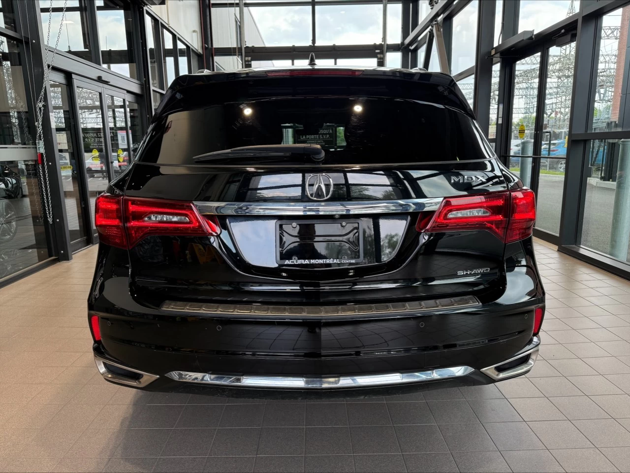 2017 Acura MDX Elite Pkg https://www.acuramontrealcentre.com/resize/b990ff35b810a3abc0cc817b2ca24889-1