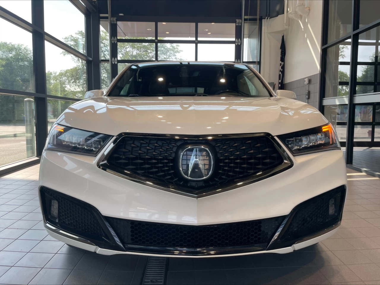 2019 Acura MDX Elite 6 Passenger/A-Spec https://www.acuramontrealcentre.com/resize/b990ff35b810a3abc0cc817b2ca24889-1