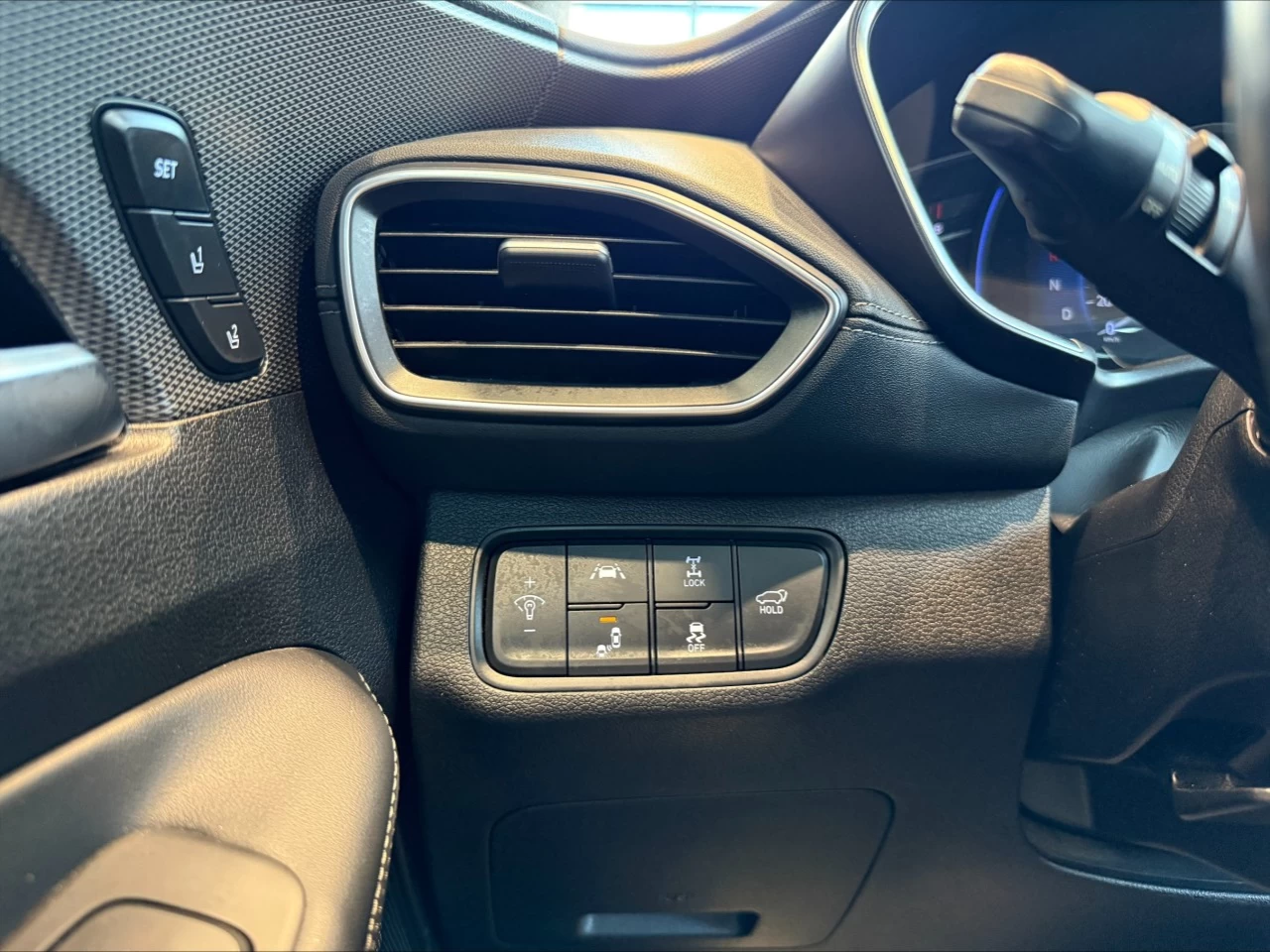 2019 Hyundai Santa Fe Luxury https://www.acuramontrealcentre.com/resize/b990ff35b810a3abc0cc817b2ca24889-1
