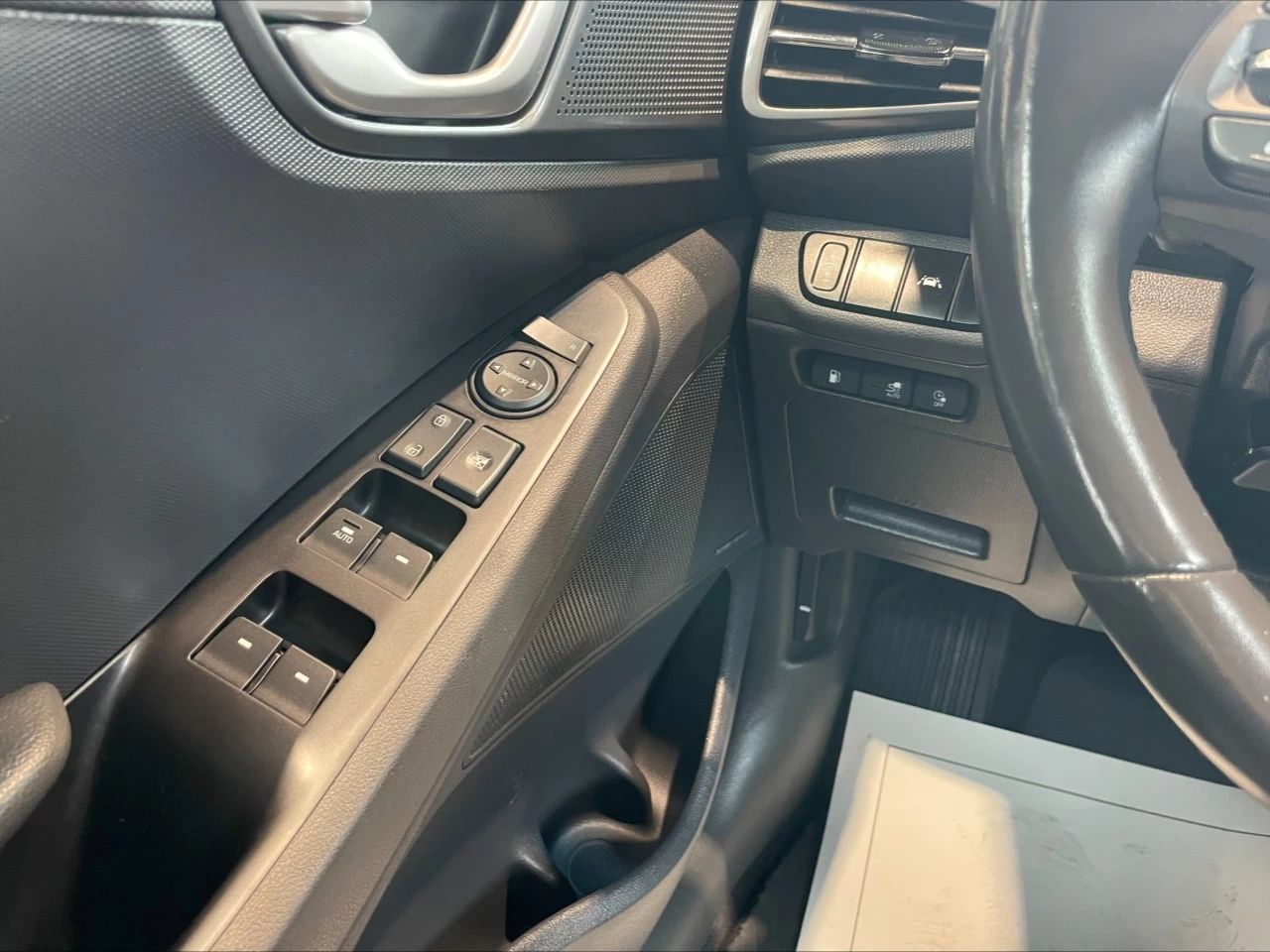 2020 Hyundai Ioniq Preferred https://www.acuramontrealcentre.com/resize/b990ff35b810a3abc0cc817b2ca24889-1