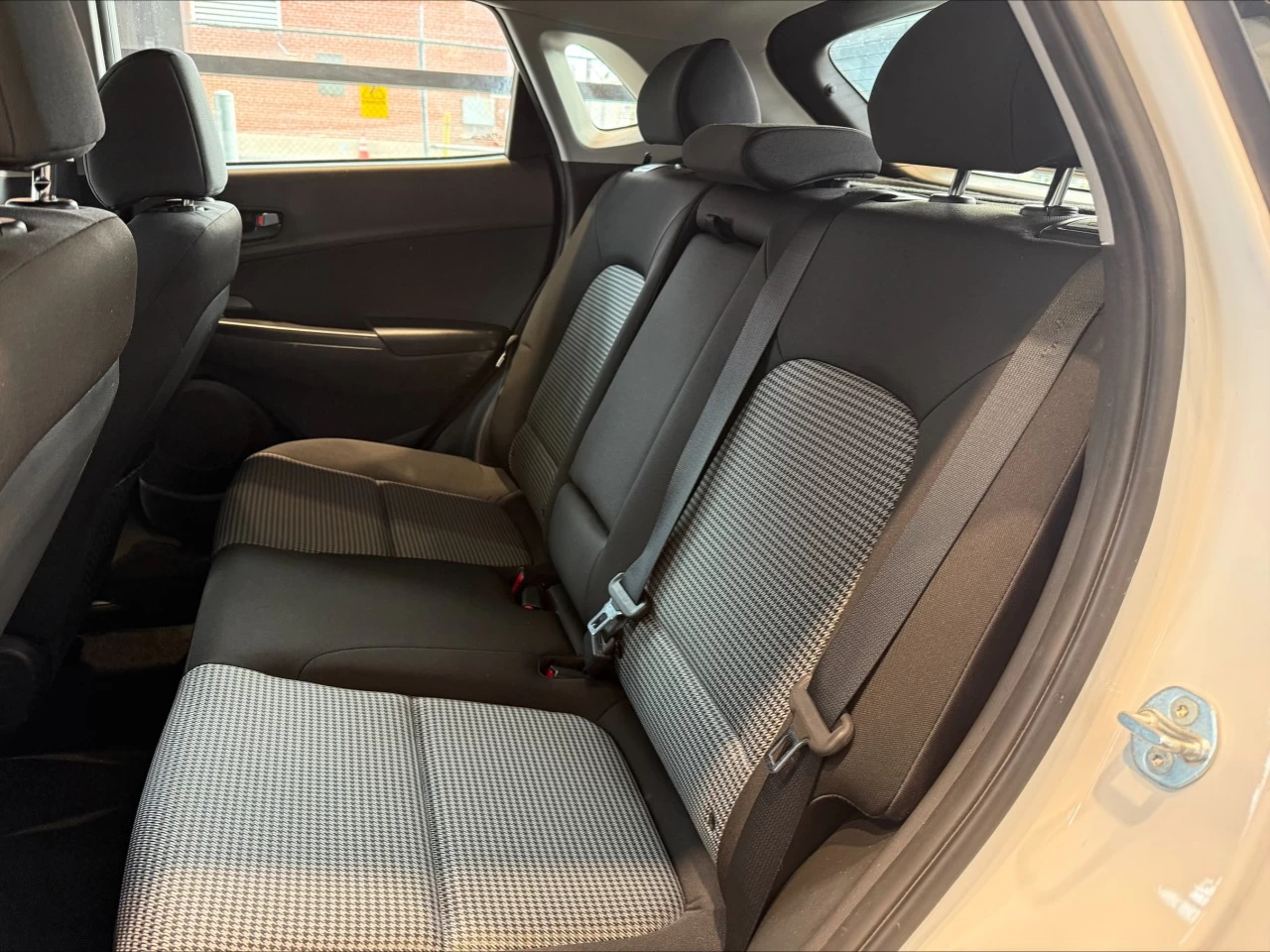 2020 Hyundai Kona Essential https://www.acuramontrealcentre.com/resize/b990ff35b810a3abc0cc817b2ca24889-1