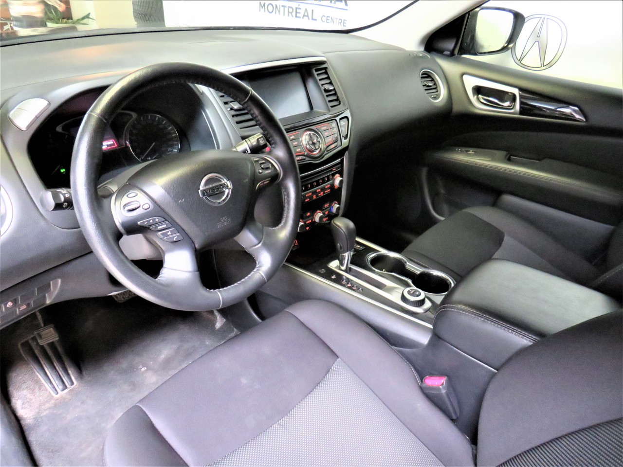2020 Nissan Pathfinder SV Tech Main Image