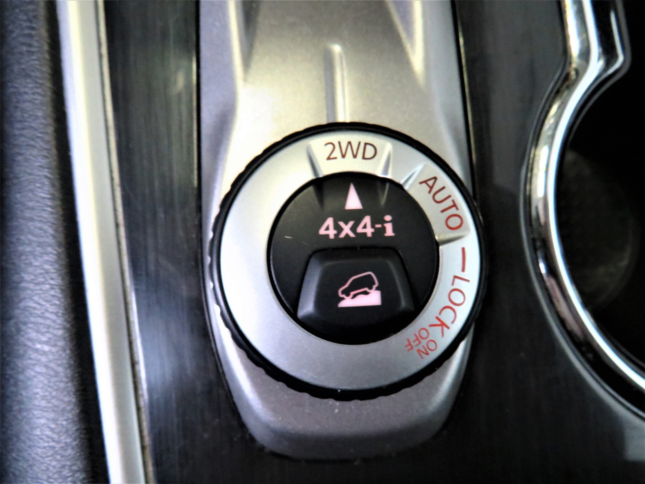 2020 Nissan Pathfinder SV Tech Main Image