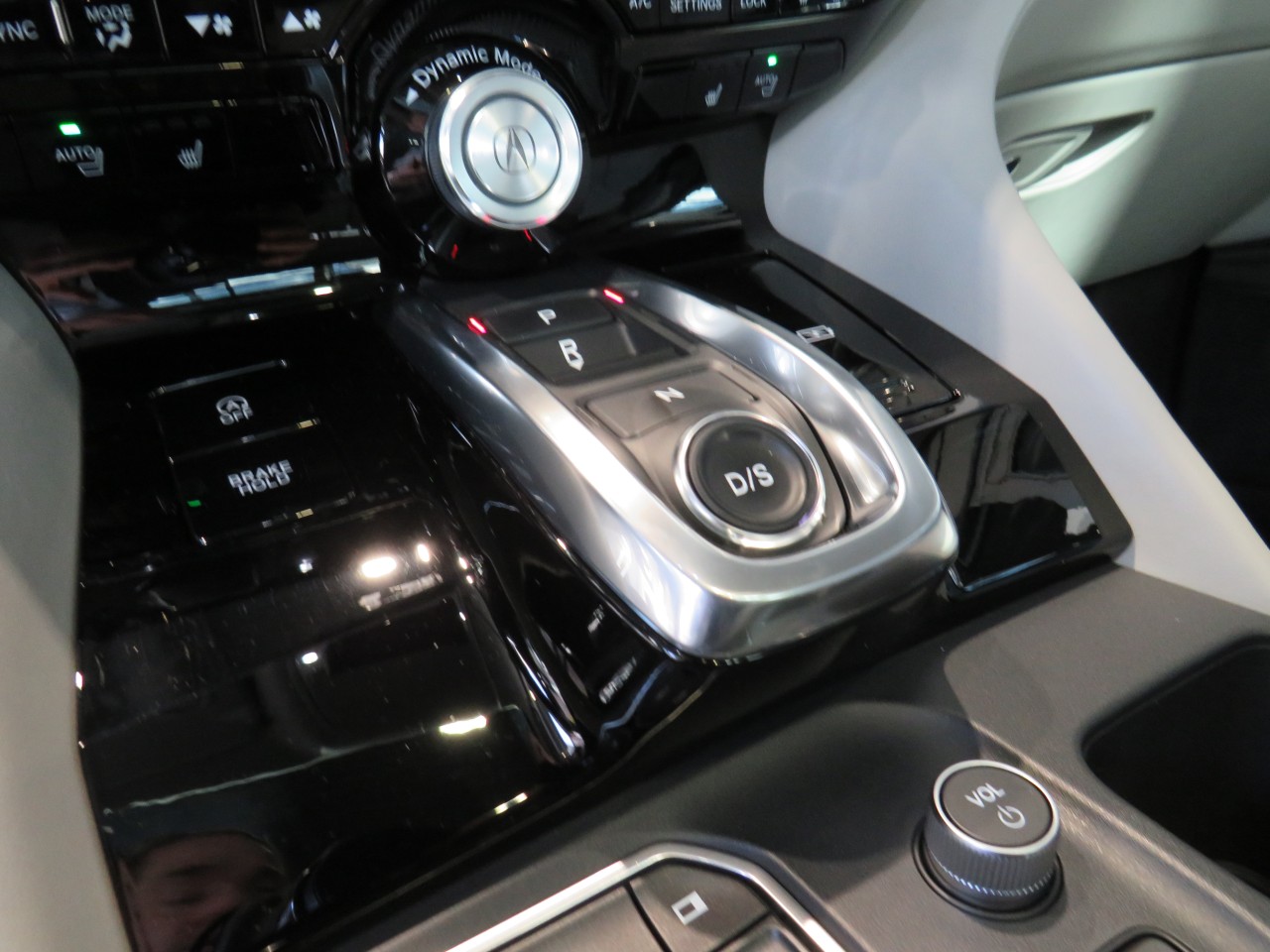 2022 Acura MDX Tech Main Image