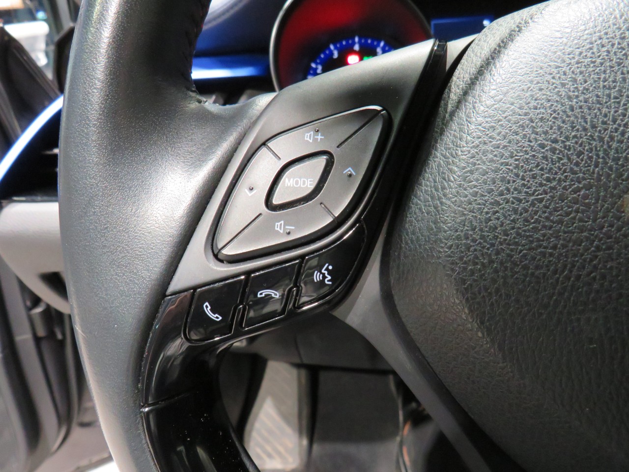 2022 Toyota C-HR XLE Premium Main Image
