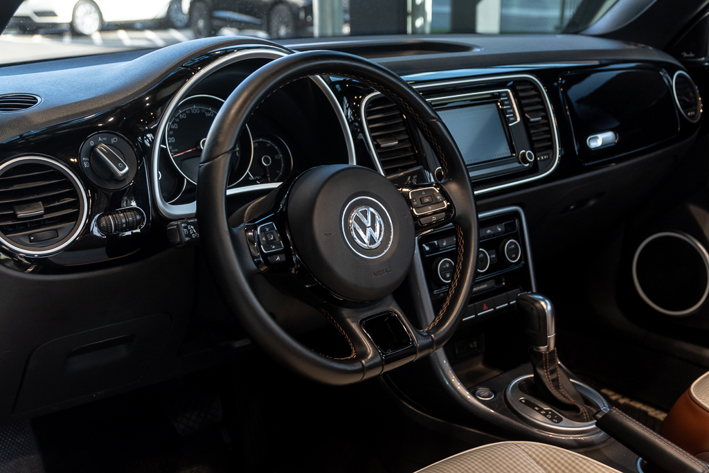 2017 Volkswagen Beetle Classic/Pink Edition/Trendline Main Image