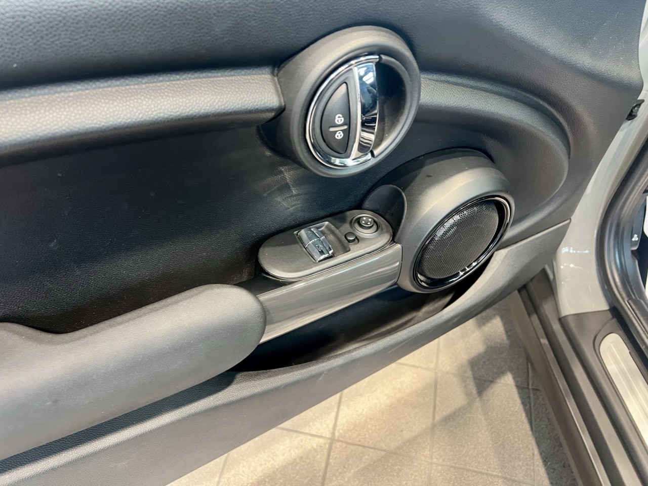 2019 Mini Cooper Cooper Main Image